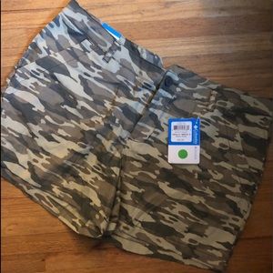 Columbia modern classic camo shorts. NWT